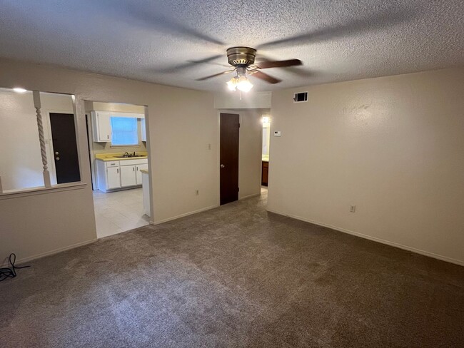 Building Photo - 1507 University Dr