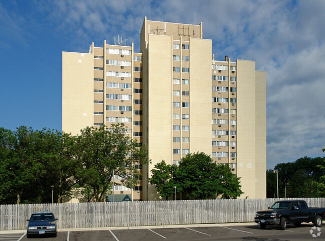 Primary Photo - Iowa Hi-Rise