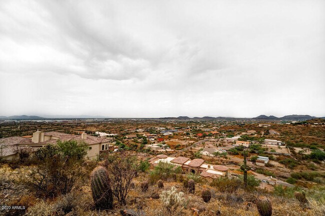 Building Photo - 301 E Jomax Rd