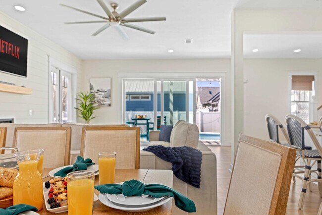 Building Photo - 4456 Luke Ave