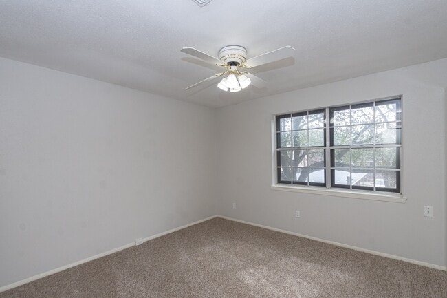 Building Photo - 7950 Grove Ridge Dr