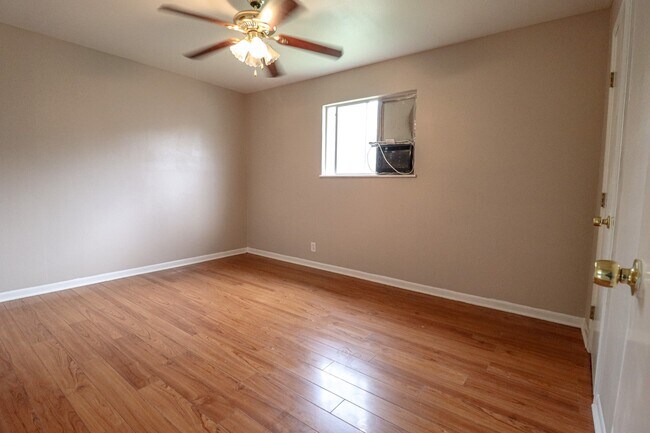 Building Photo - 3732 Kenwood St