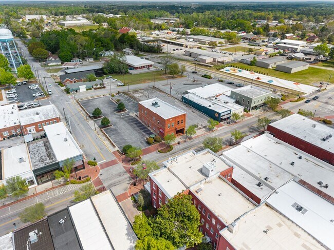 Building Photo - 51 E Main St