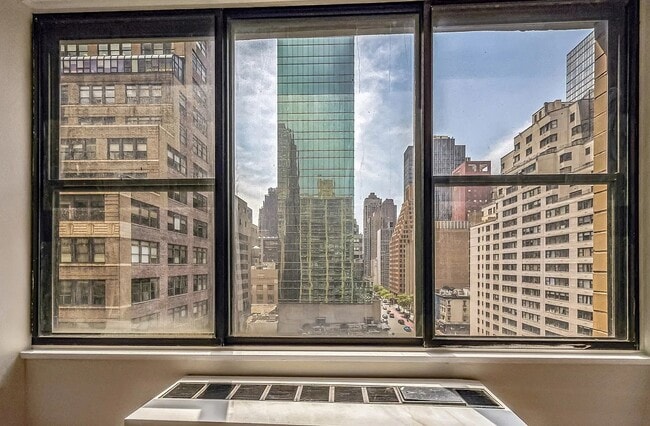 Building Photo - Modern Comfort in Every Corner