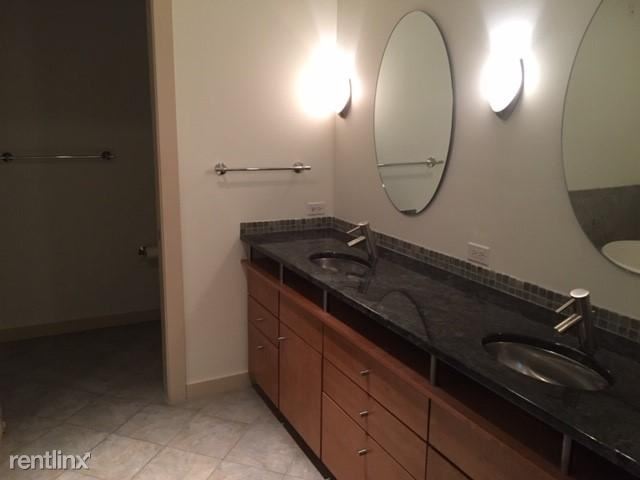 Building Photo - 1008 Dodge St