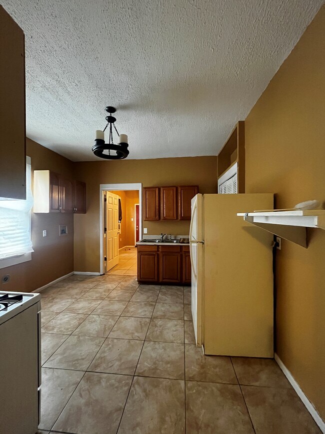 Building Photo - 2331 Saint Anthony St