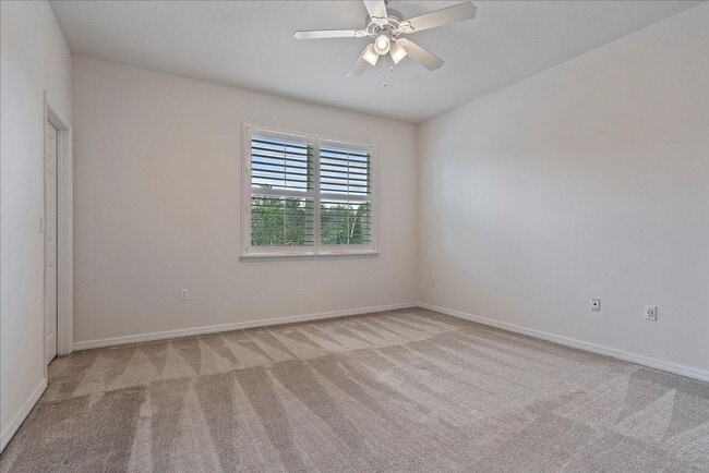 Building Photo - Gorgeous Light & Bright 3 Bedroom 2.5 Bath...