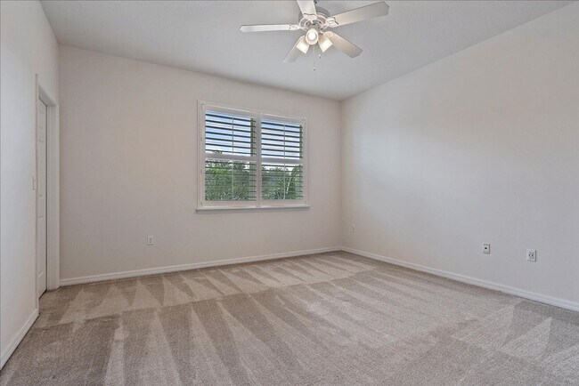 Building Photo - Gorgeous Light & Bright 3 Bedroom 2.5 Bath Townhome with Garage!!