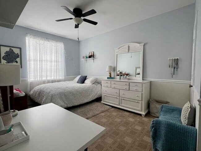 Building Photo - 2060 Greenview Shores Blvd