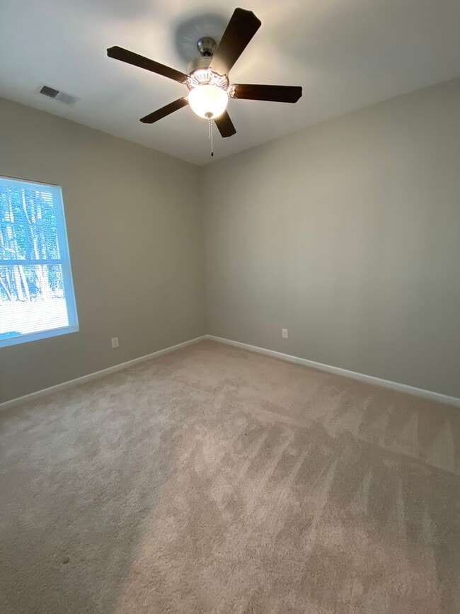 Building Photo - One level 3 bedroom 2 bath home