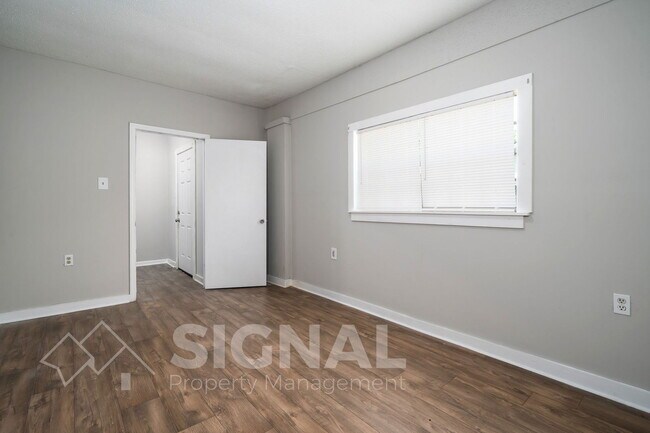Building Photo - 625 5th Way