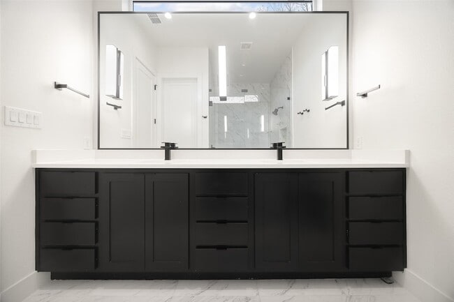 Building Photo - 416 Grandview Ave