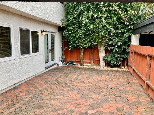 Building Photo - Tierrasanta 4 Bedroom 3 Bath
