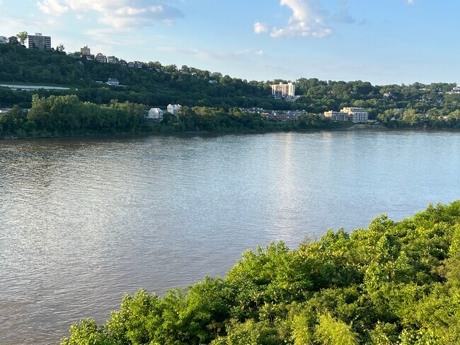 Building Photo - 617 Manhattan Blvd