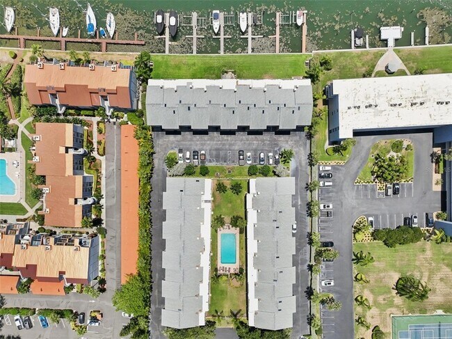 Building Photo - 637 Pinellas Bayway