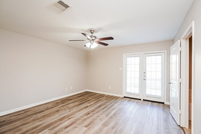 Building Photo - 27049 Leonardo Dr