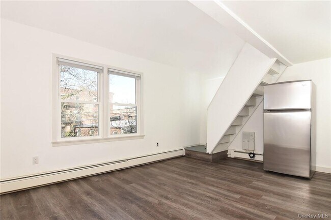 Building Photo - 44 Ridge St