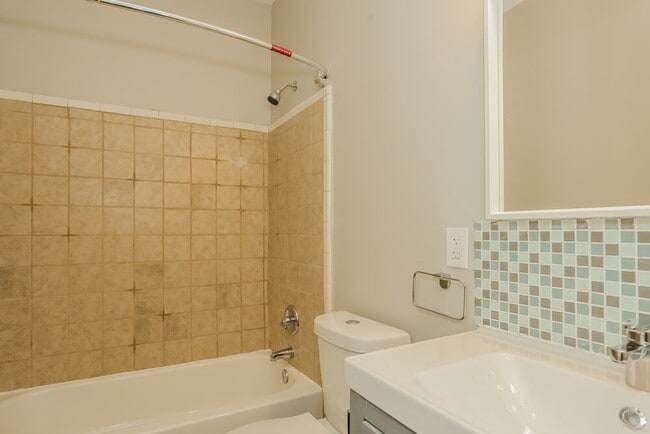 Building Photo - 4581 Doral Dr SW