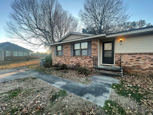 Building Photo - 105 Milton Dr