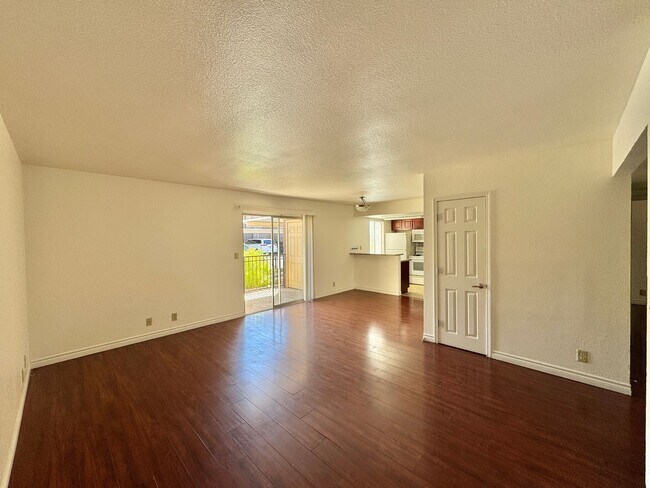 Building Photo - 5422 River Glen Dr