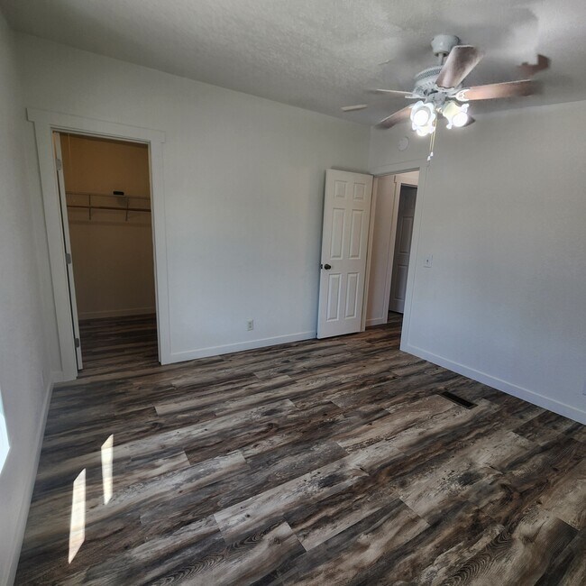 Building Photo - 21533 W Laura St