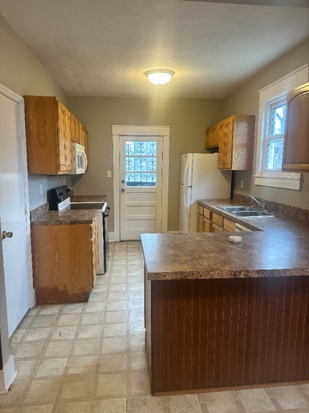 Building Photo - 3244 Ashland Ave