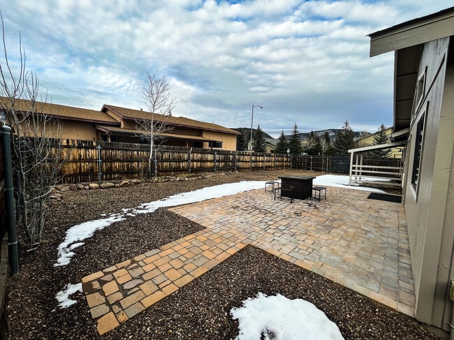 Building Photo - 3100 W Sheila Dr