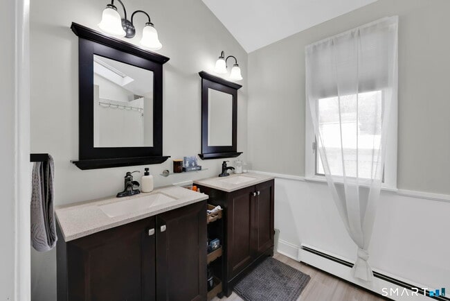 Building Photo - 829 Wells Rd