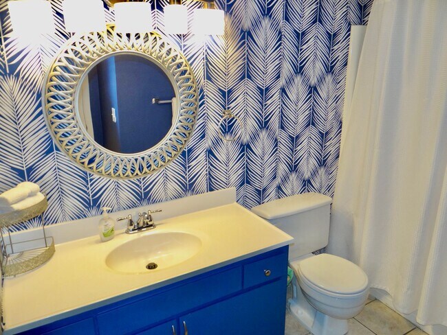 Building Photo - Furnished All-Inclusive 4bed/3bath condo a...