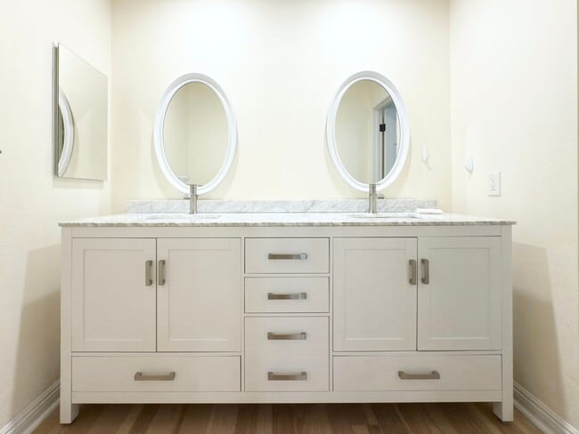 Building Photo - Upgraded Condo in La Costa!