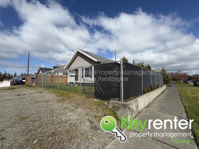 Building Photo - 2601 S 53rd St