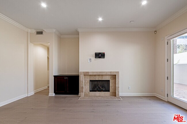 Building Photo - 143 N Arnaz Dr