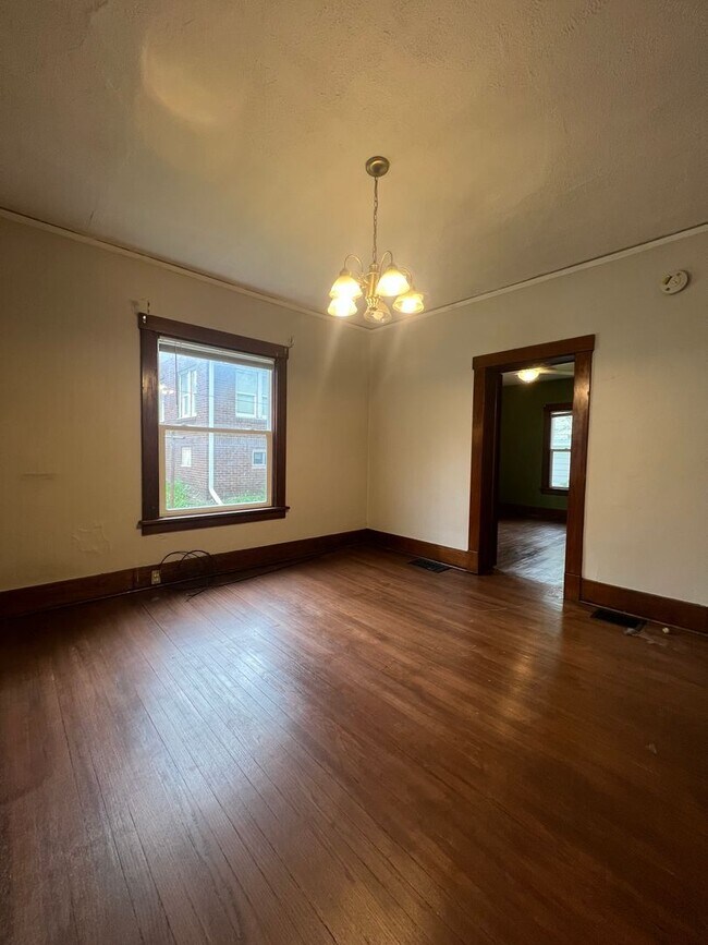 Building Photo - 915 5th Ave N