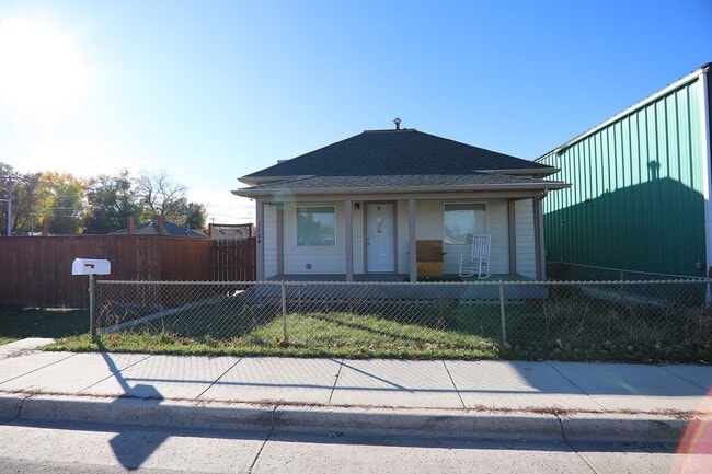 Primary Photo - Newly renovated 2 bed 1 bath