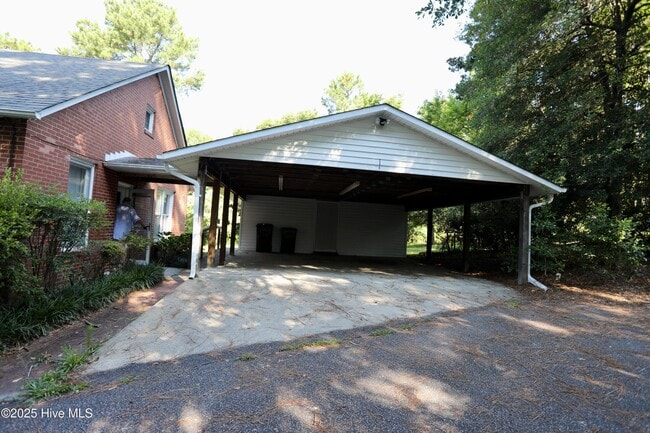 Building Photo - 308 Summit St