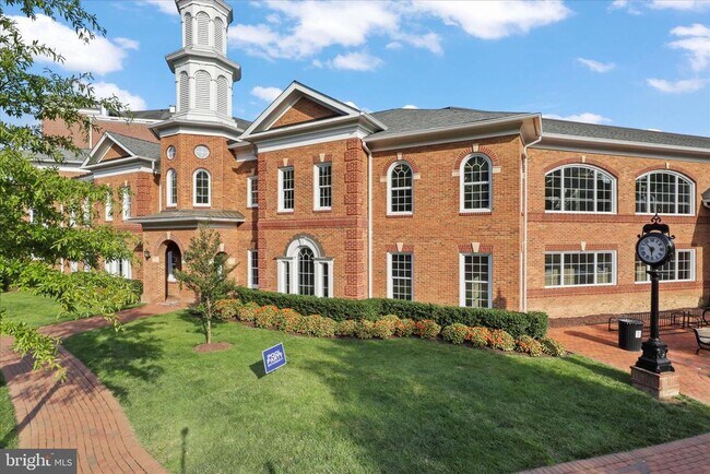 Building Photo - 5053 Kilburn St