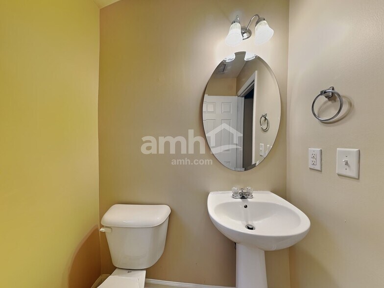 Building Photo - 342 Ashdale Dr