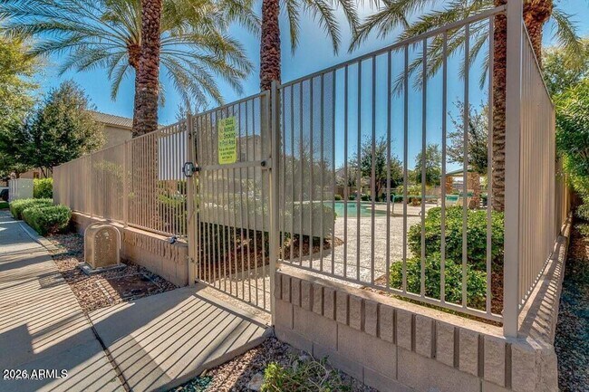 Building Photo - 4334 E Carla Vista Dr