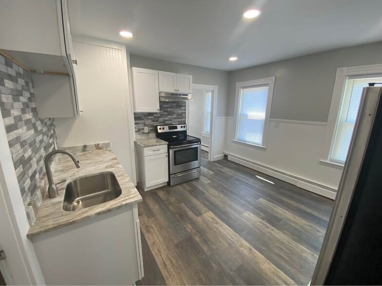 Kitchen - 17 School Street