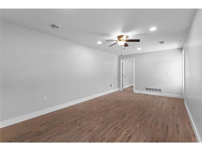 Building Photo - 1768 US-8