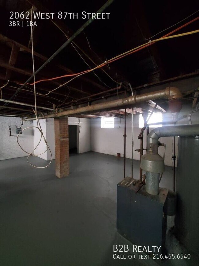 Building Photo - 2062 W 87th St