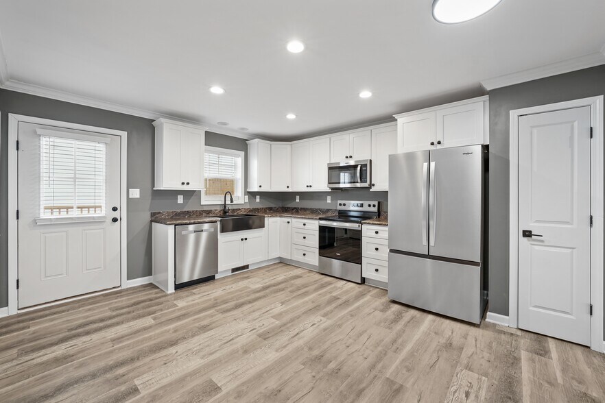 Building Photo - 1250 Bonneville Dr