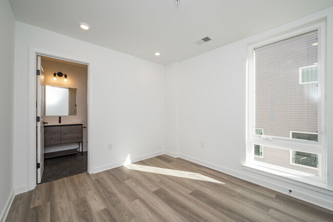 Building Photo - 1514 Master St