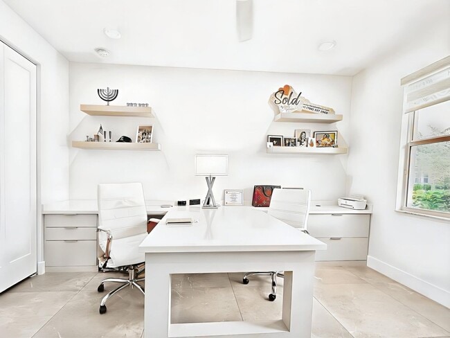 Building Photo - 15377 Green River Ct