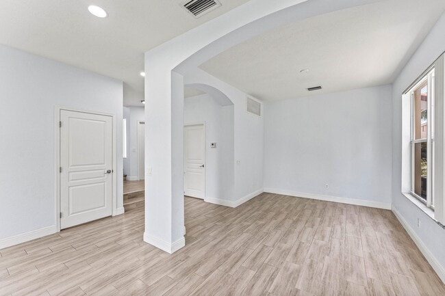Building Photo - 5477 Queenship Ct