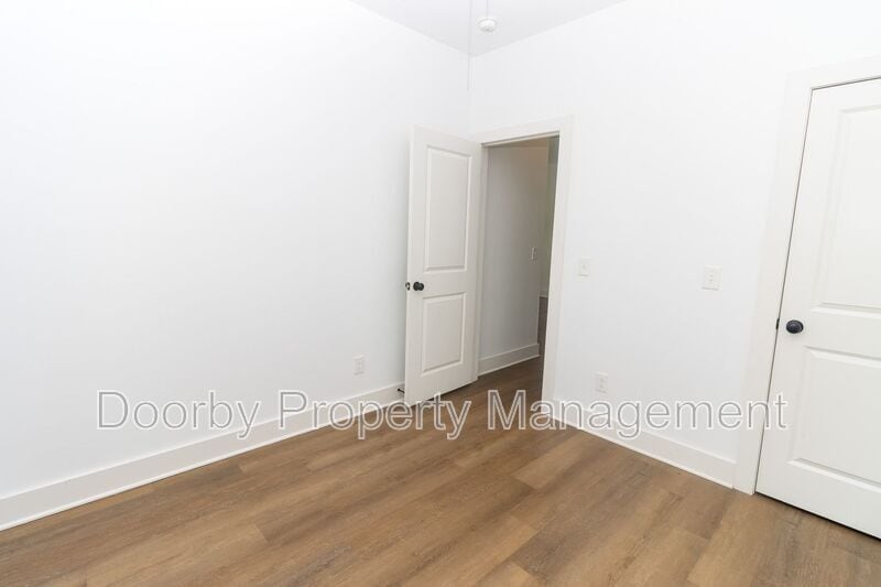 Building Photo - 3016 N Chamberlain Ave