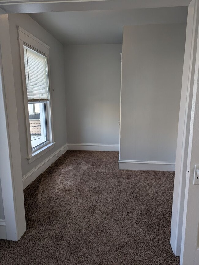 Building Photo - Three Bedroom, Single Family Home with Lot...