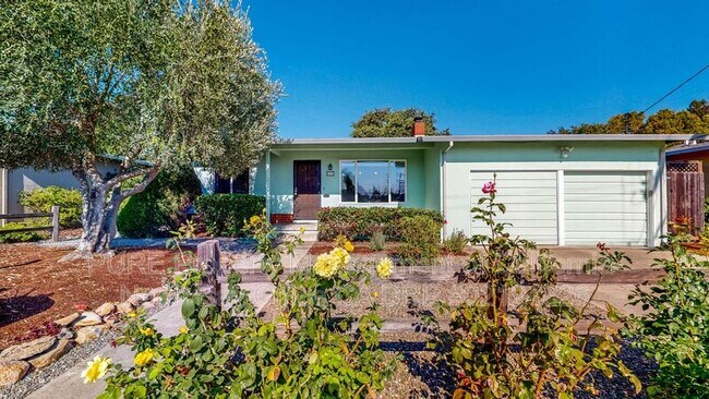 Primary Photo - 652 Corlano Ave