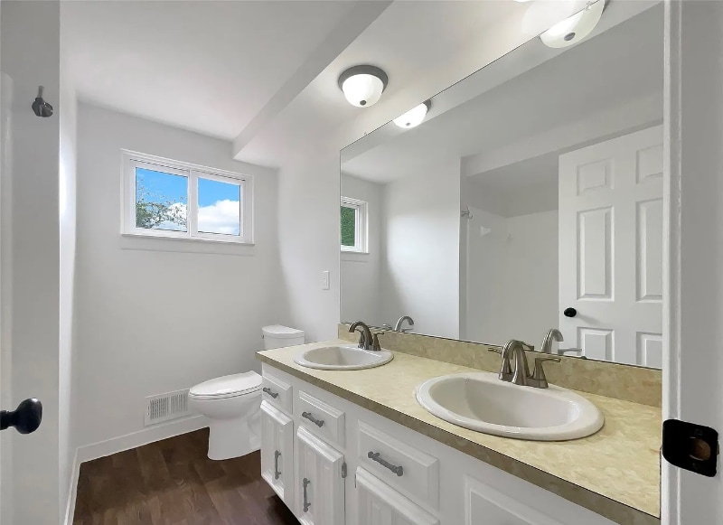 Building Photo - 893 Dartmouth Dr