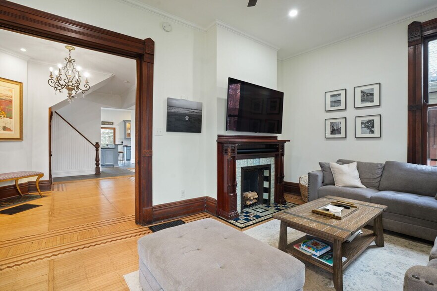 Building Photo - 77 W 2nd Ave